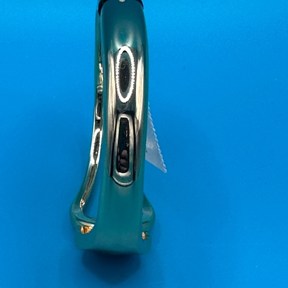 Elegant Gold Adjustable Bracelet! - Picture 5 of 5